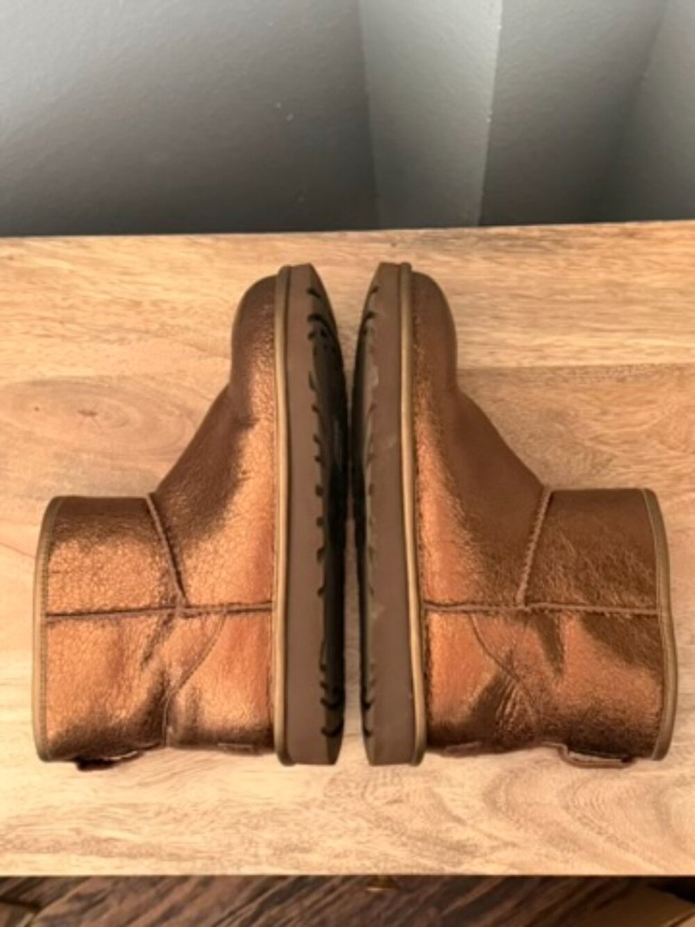 UGG Classic Mini Metallic Sparkle Bronze Shearling Boots Women’s Size 8 NWOB - Picture 7 of 10